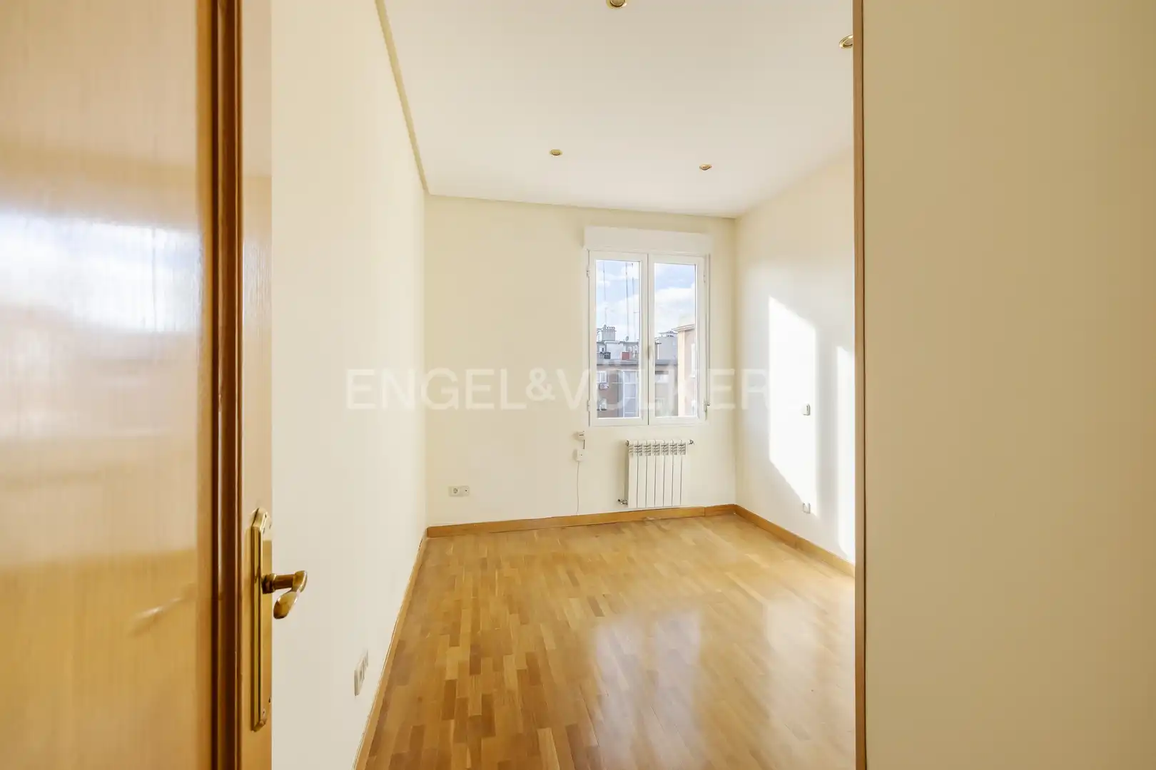 Bedroom of Flat for rent in Madrid  with Air Conditioner, Heating and Parquet flooring