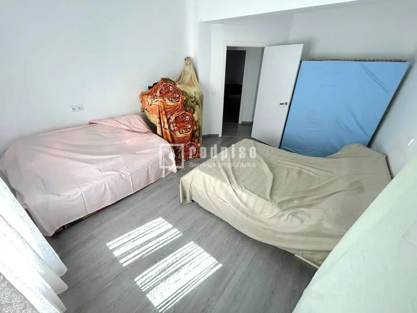 Habitación de Piso en venta en Madrid con Jardín privado