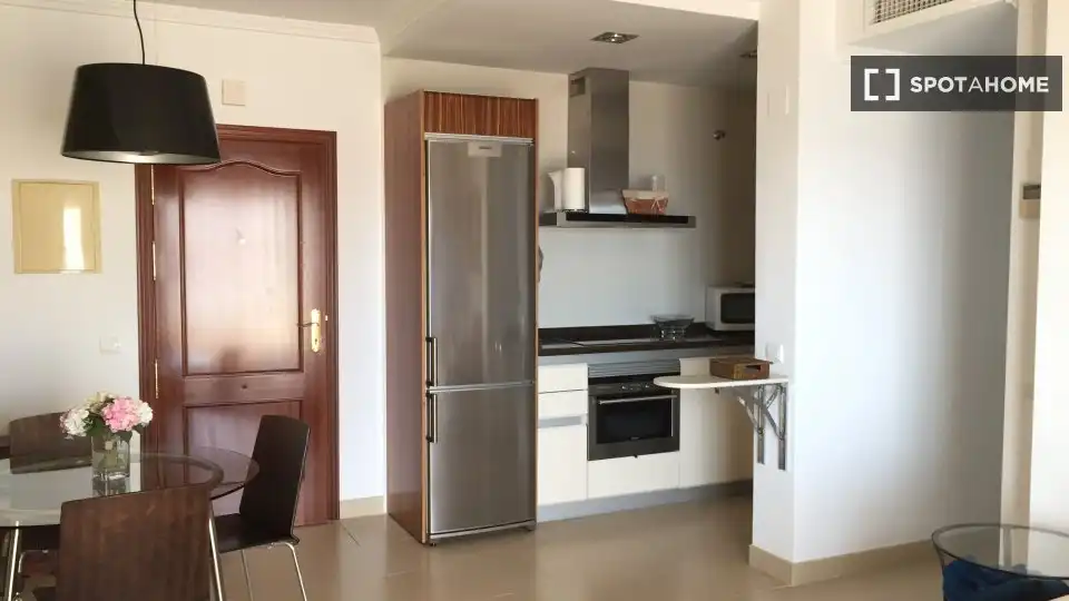 Cuina de Apartament per a compartir en Vélez-Málaga amb Aire condicionat, Terrassa i Moblat