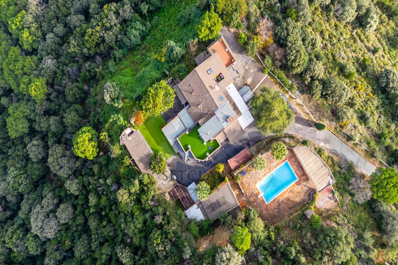 Vista exterior de Casa o xalet en venda en Alella amb Aire condicionat, Calefacció i Jardí privat