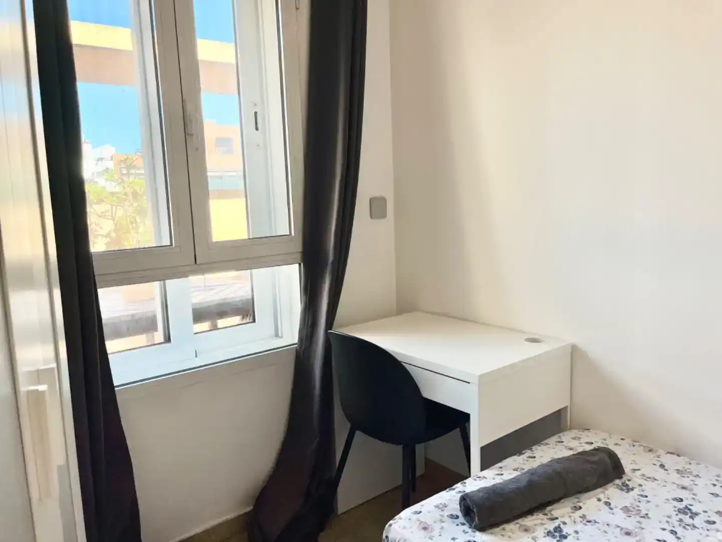 Schlafzimmer von Maisonette zur Miete in  Valencia Capital mit Klimaanlage und Balkon