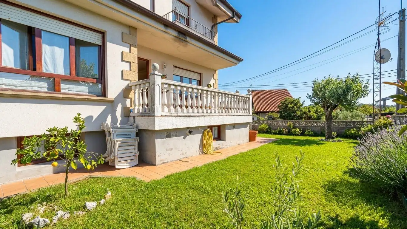 Villa con balcone in vendita a La zoña, imagen 2