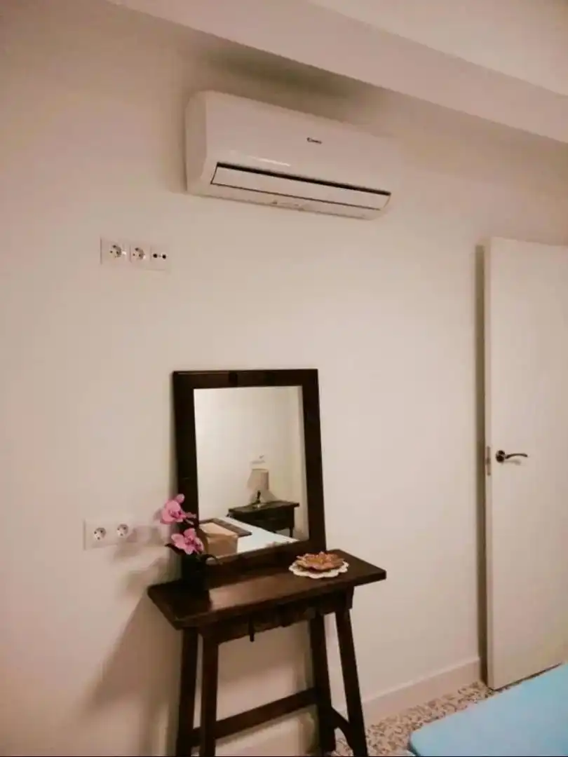 Schlafzimmer von Wohnungen zur Miete in Vélez-Málaga mit Klimaanlage, Schwimmbad und Balkon