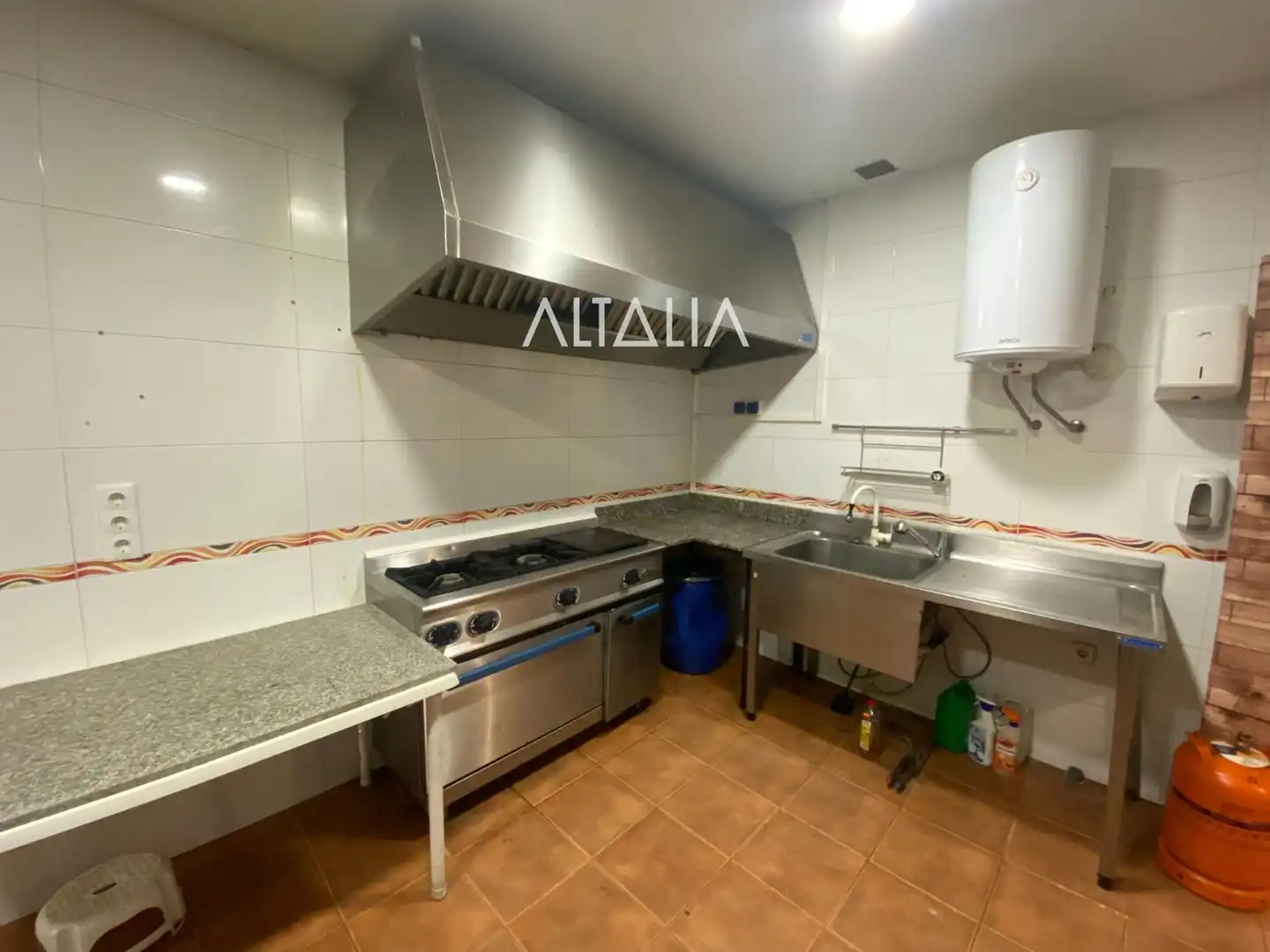 Cocina de Local en venta en Cuenca con Aire acondicionado
