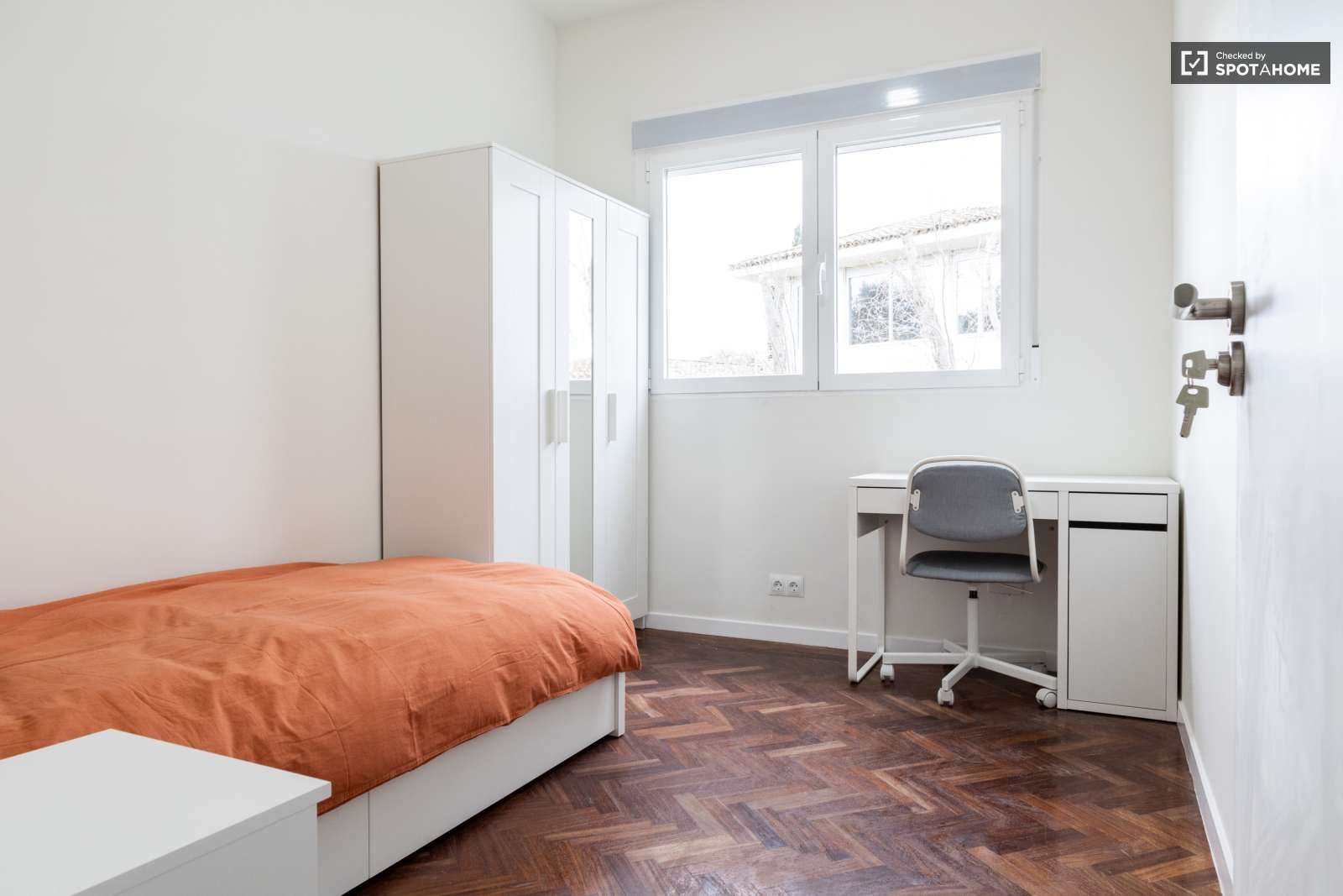 Flat to share in Urbanización Este - Montepríncipe