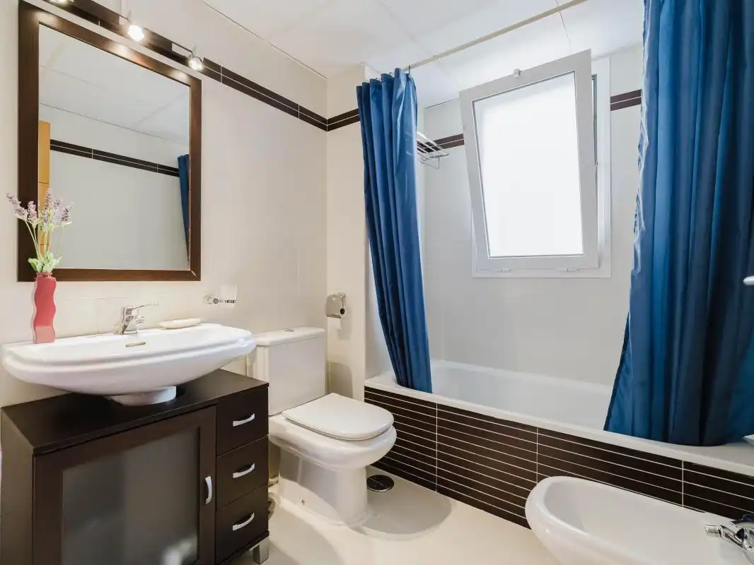 Baño de Ático en venta en Torremolinos con Aire acondicionado, Calefacción y Jardín privado