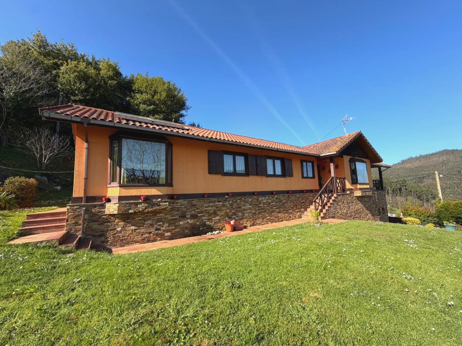 Vista exterior de Casa o xalet en venda en Illas amb Calefacció, Jardí privat i Moblat