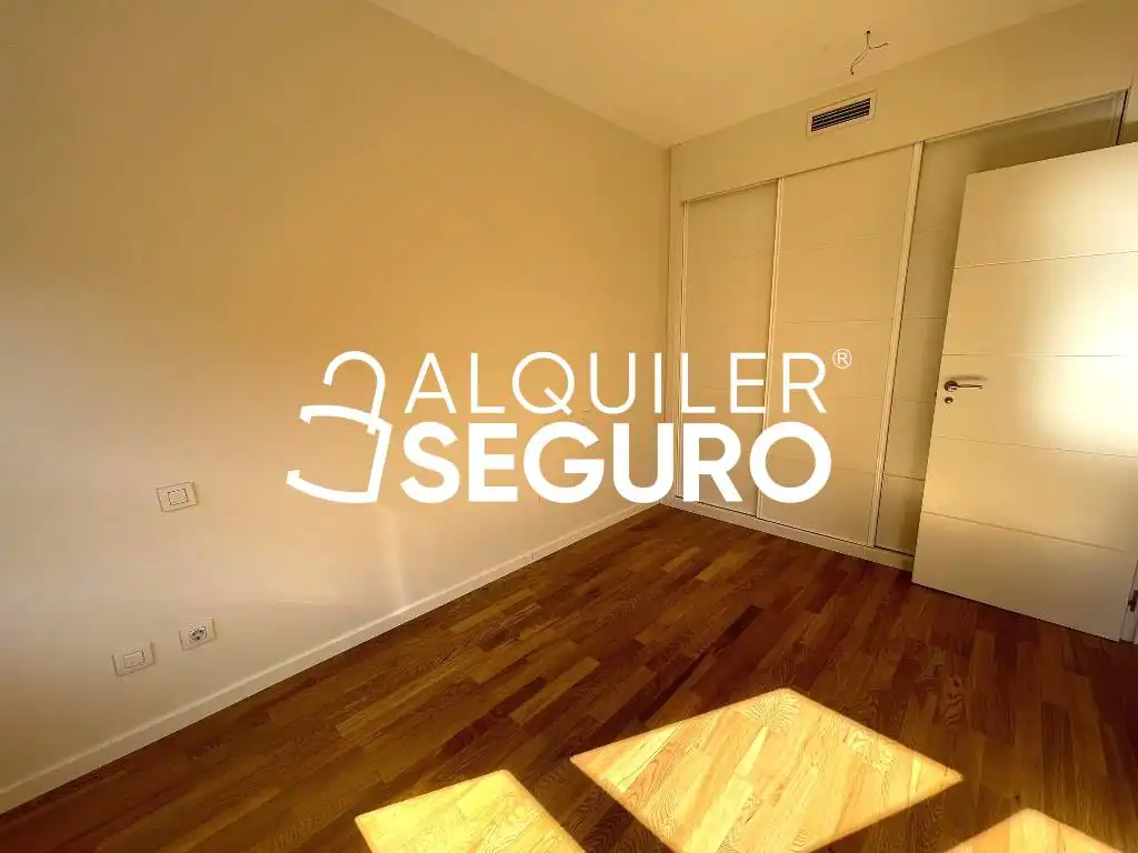 Habitación de Piso de alquiler en Madrid con Aire acondicionado, Calefacción y Trastero