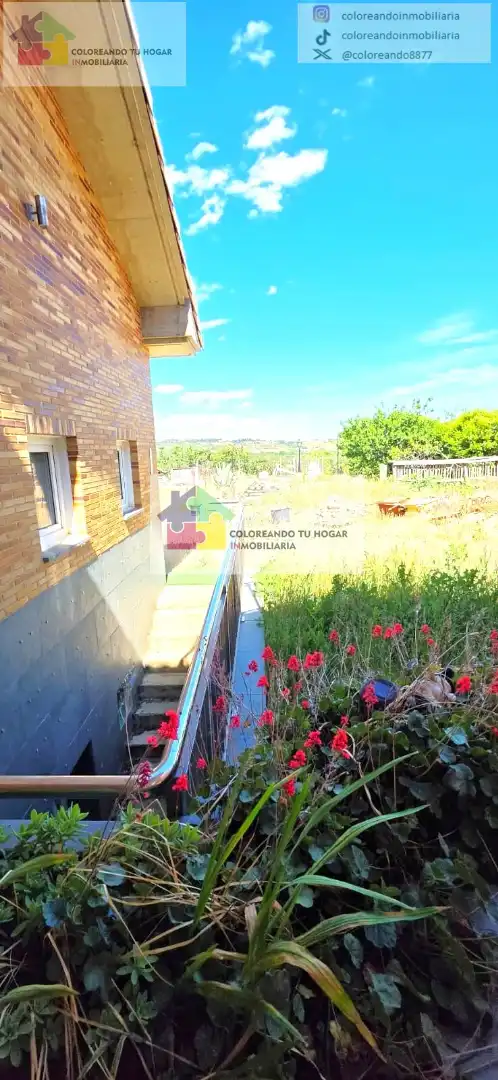 Houses for sale in Sariegos  with Air Conditioner, Heating and Private garden