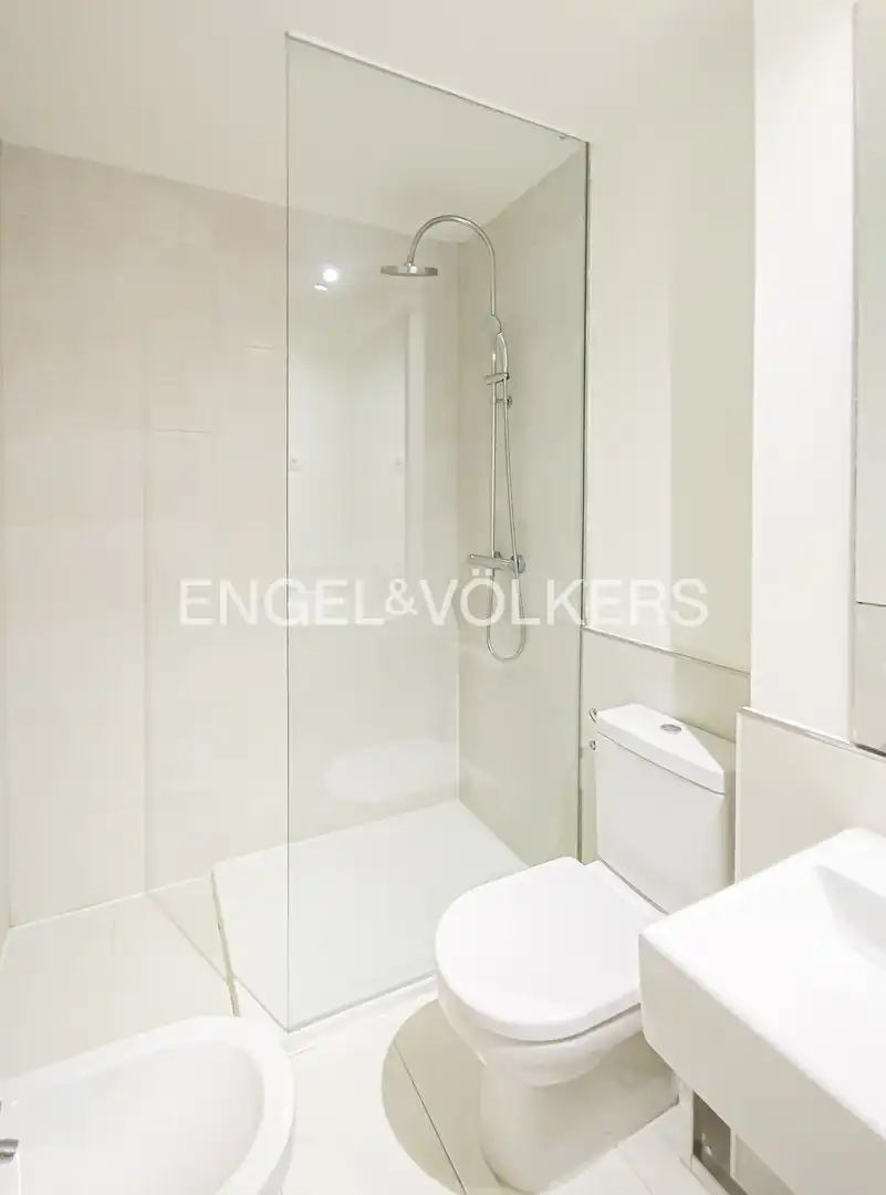 Badezimmer von Wohnung zum Verkauf in Madrid mit Klimaanlage, Heizung und Abstellraum