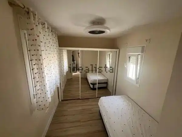 Schlafzimmer von Dachboden zur Miete in Almería mit Klimaanlage, Heizung und Terrasse