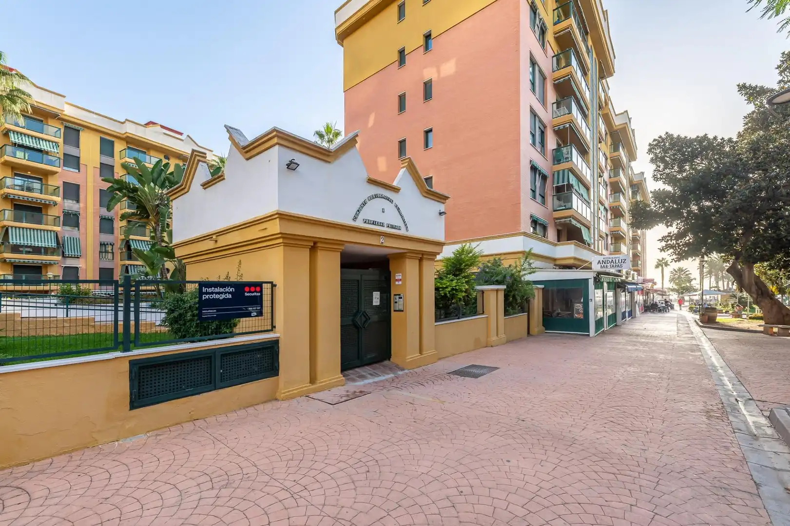 Vista exterior de Apartament en venda en Torremolinos amb Aire condicionat, Calefacció i Jardí privat