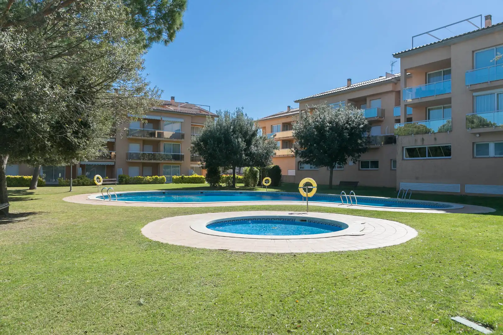 Schwimmbecken von Wohnungen zum Verkauf in Pals mit Terrasse und Gemeinschaftspool
