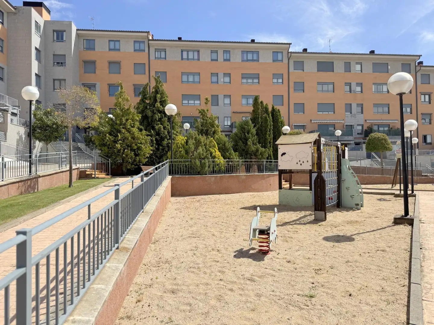 Parking de Piso en venta en Ávila con Calefacción, Jardín privado y Terraza