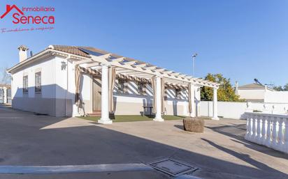 Vista exterior de Casa o xalet en venda en  Córdoba Capital amb Aire condicionat, Calefacció i Traster