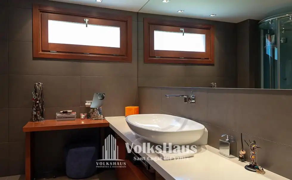 Badezimmer von Haus oder Chalet zum Verkauf in Sant Cugat del Vallès mit Klimaanlage, Heizung und Privatgarten