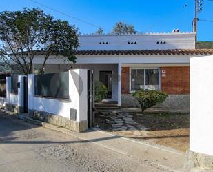 Vista exterior de Casa o xalet de lloguer en Cabrils amb Calefacció, Jardí privat i Terrassa