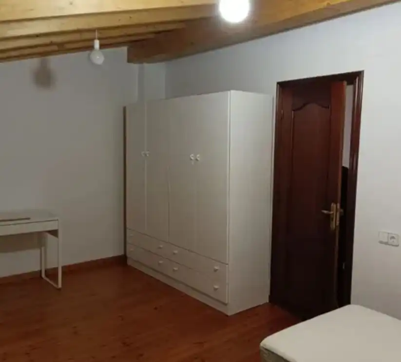 Dormitori de Casa o xalet en venda en Arenas de Iguña amb Calefacció, Traster i Moblat