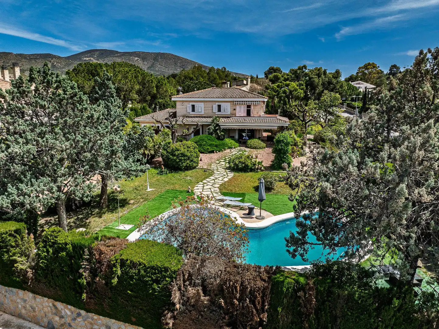 Jardí de Casa o xalet en venda en Petrer amb Aire condicionat, Piscina i Alarma
