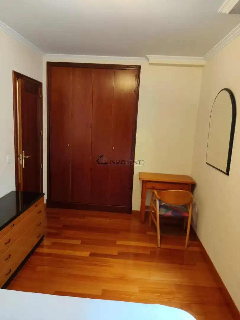 Schlafzimmer von Wohnung zur Miete in Pontevedra Capital  mit Heizung, Parkett und Terrasse