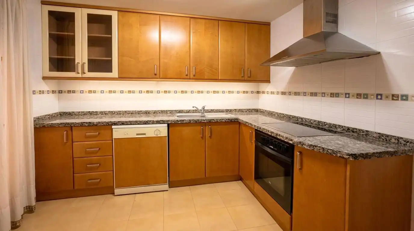 Cuina de Apartament en venda en Alicante / Alacant amb Terrassa, Balcó i Alarma