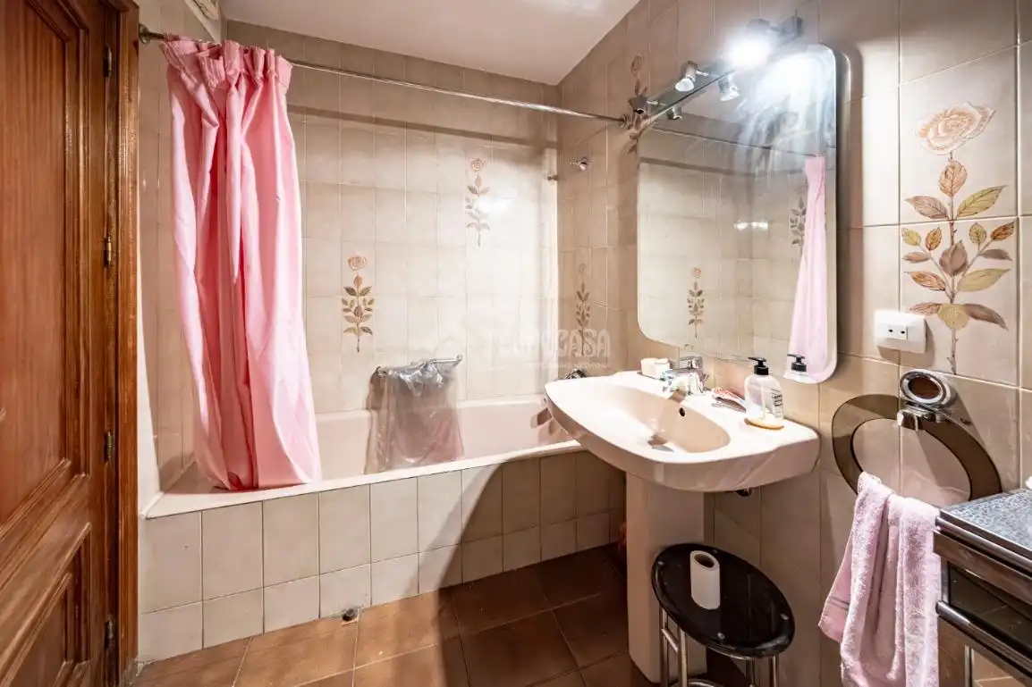 Bathroom of Flat for sale in Madrid  with Heating