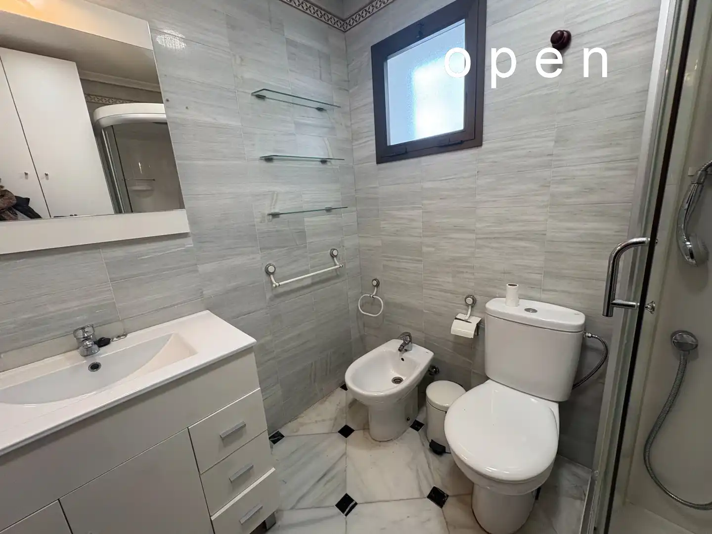 Baño de Piso de alquiler en Córdoba con Aire acondicionado, Calefacción y Terraza