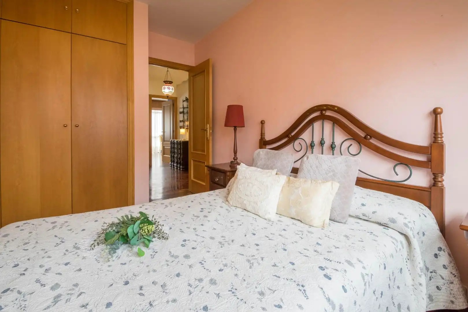 Habitación de Casa adosada en venta en Oleiros con Calefacción, Jardín privado y Parquet