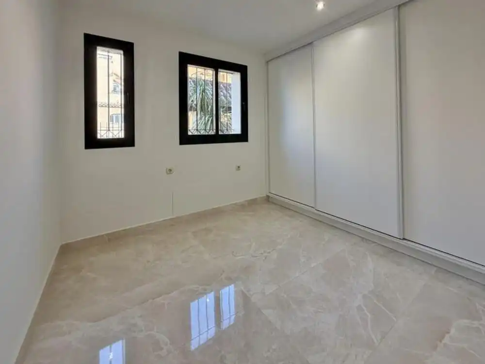 Habitación de Apartamento de alquiler en Marbella con Aire acondicionado, Calefacción y Terraza