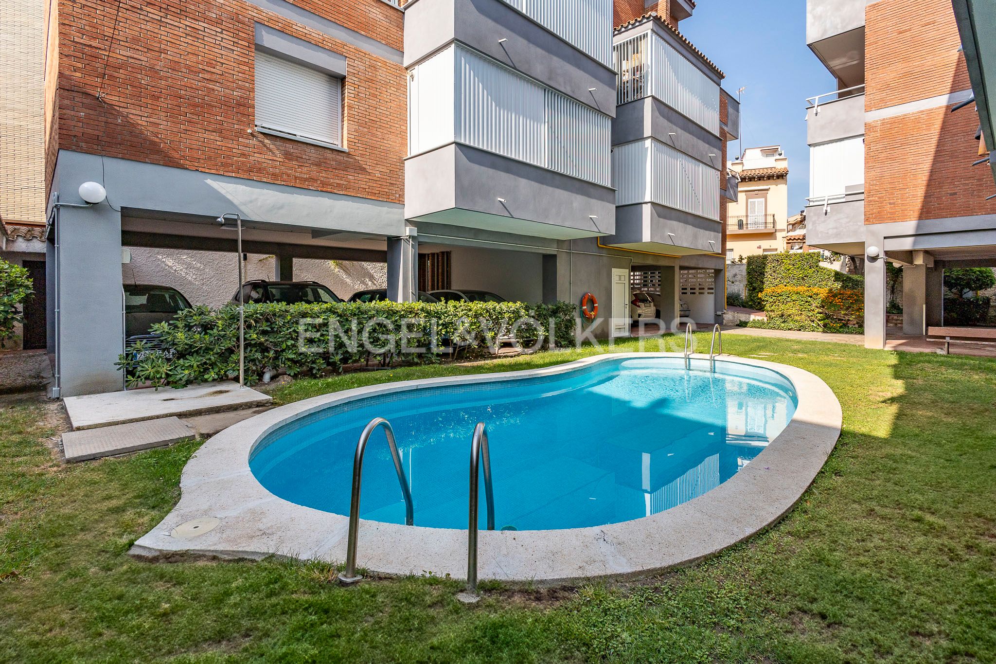 Piscina de Apartament en venda en Sant Just Desvern amb Calefacció, Jardí privat i Parquet