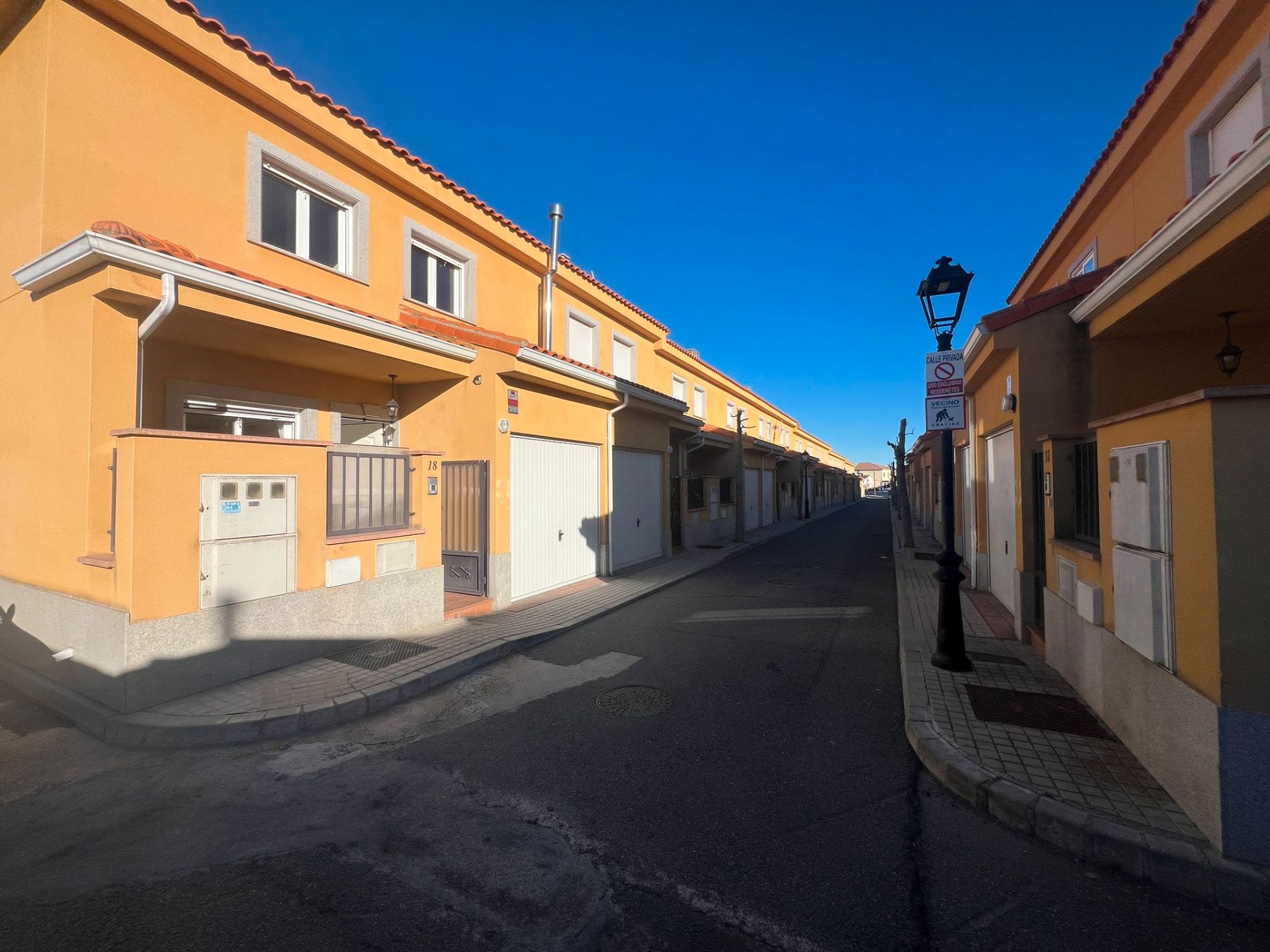 Exterior view of Single-family semi-detached for sale in San Pedro del Arroyo  with Heating, Private garden and Furnished