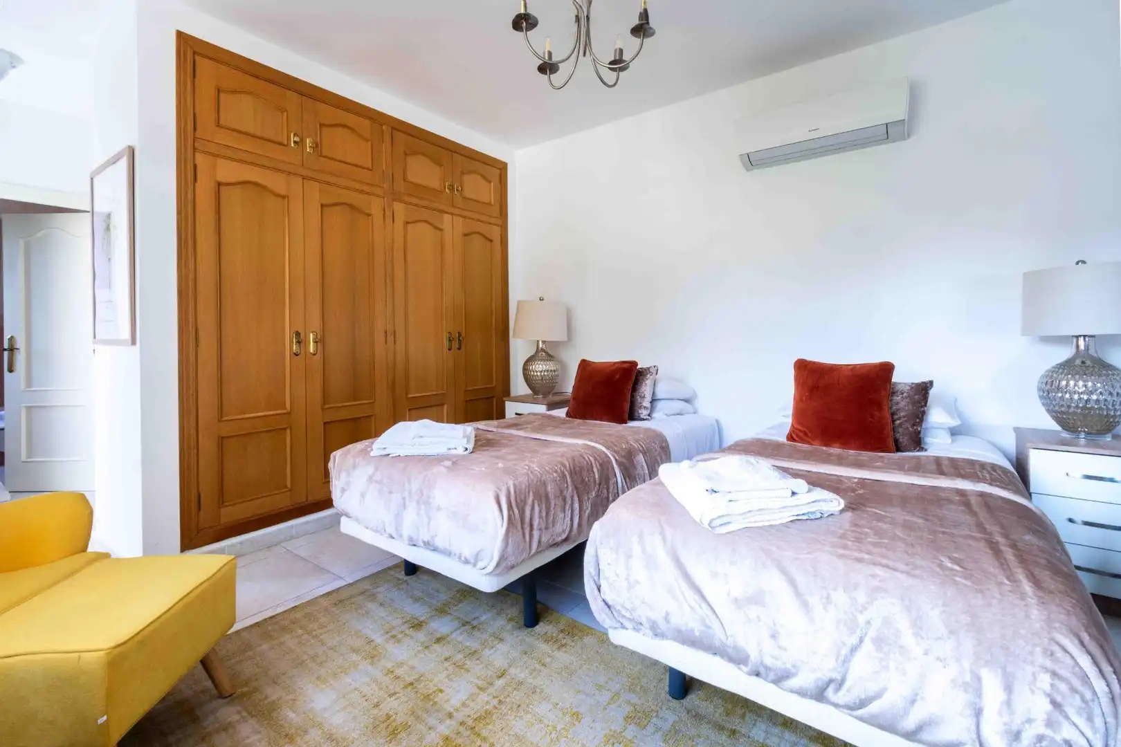 Bedroom of Detached homes for sale in L'Alfàs del Pi  with Air Conditioner, Private garden and Swimming Pool