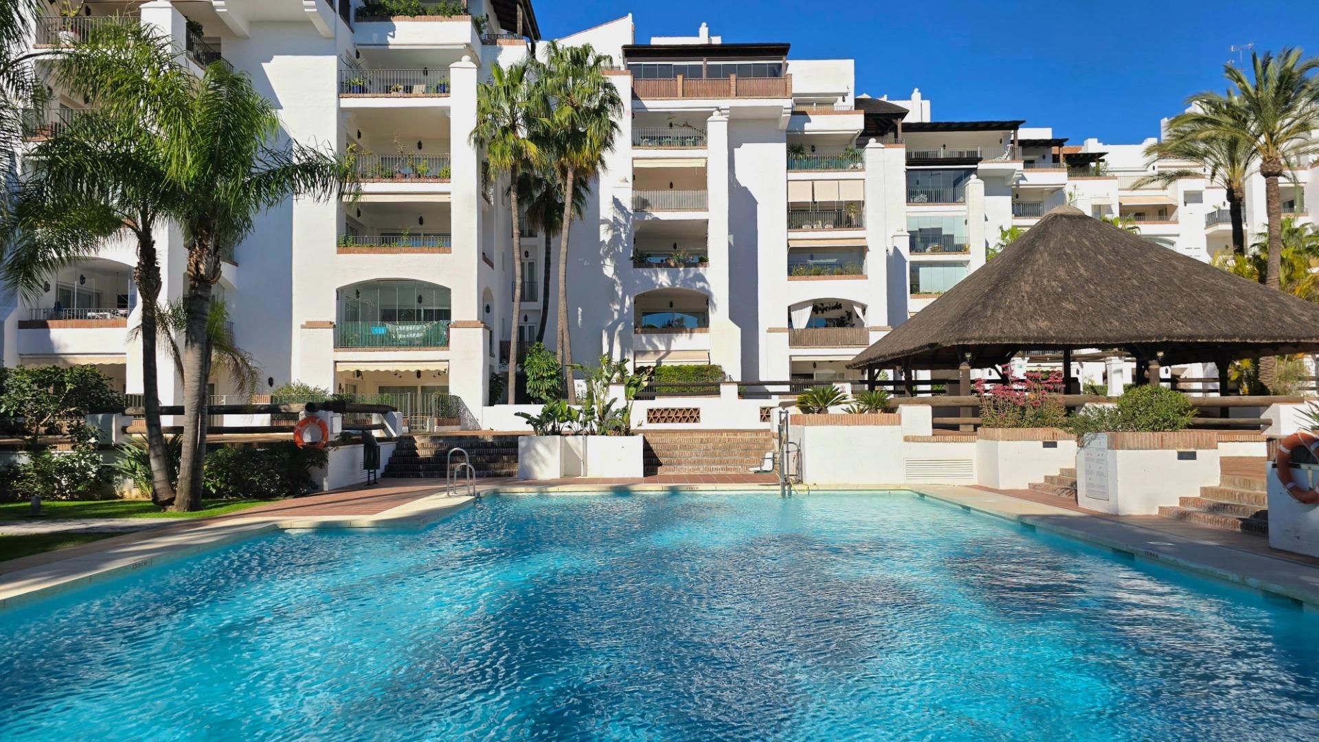 Vista exterior de Apartamento de alquiler en Torremolinos con Aire acondicionado, Jardín privado y Terraza