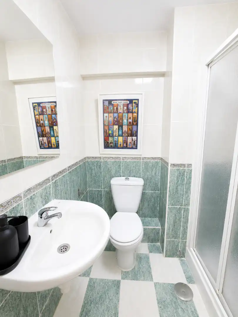 Baño de Estudio en venta en Benalmádena con Aire acondicionado, Amueblado y Piscina comunitaria
