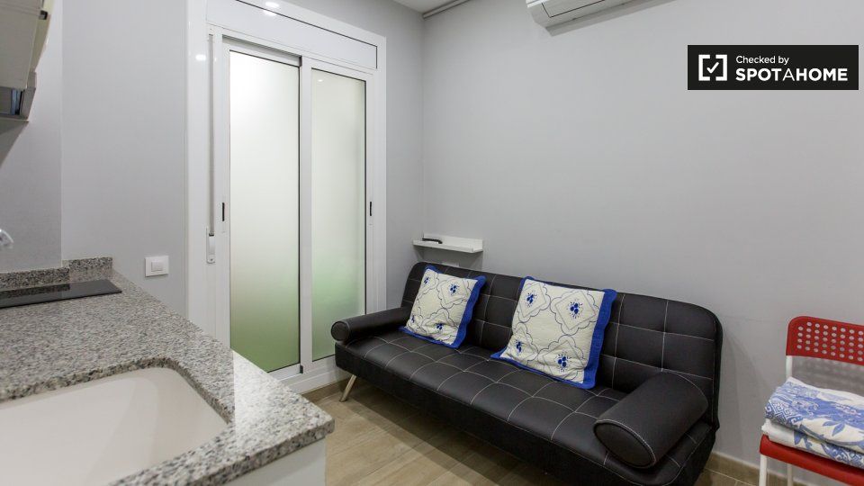 Sala de estar de Piso de alquiler en  Barcelona Capital con Aire acondicionado, Calefacción y Amueblado