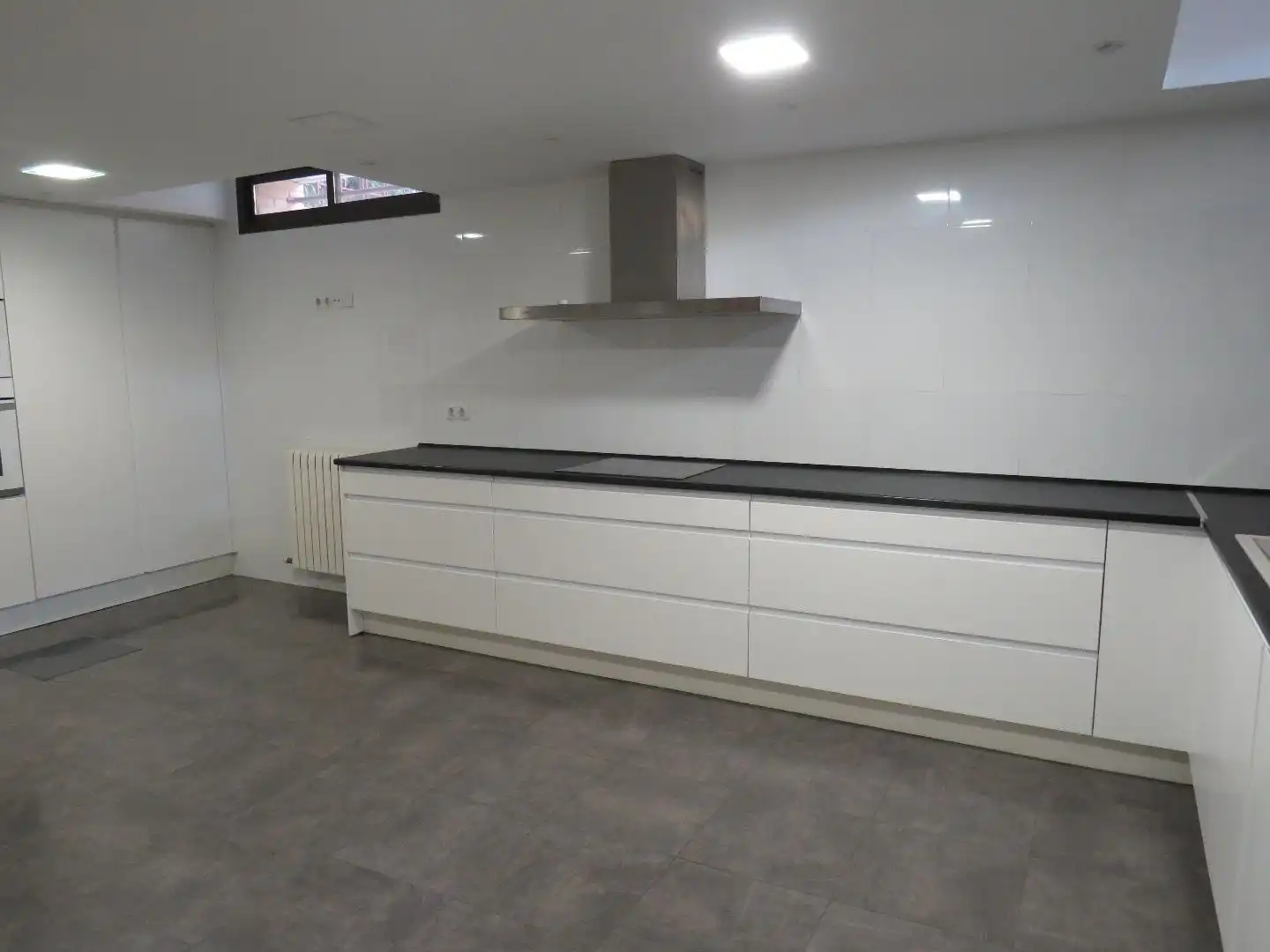 Cocina de Casa adosada de alquiler en Zaragoza con Terraza, Trastero y Piscina
