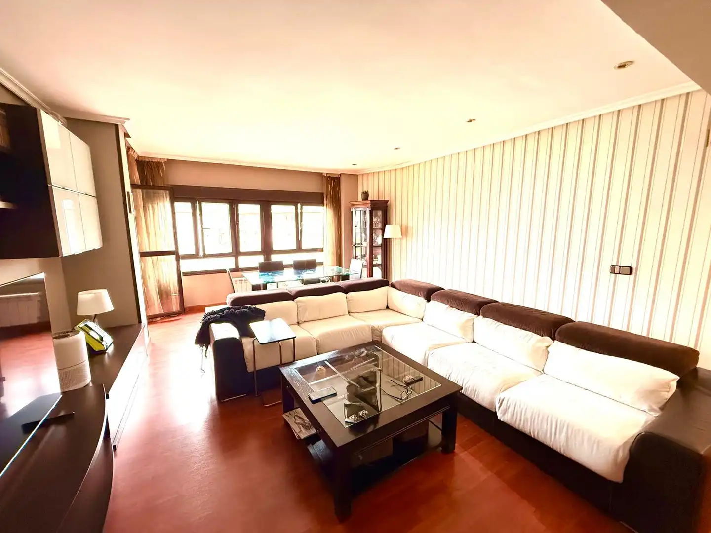 Sala de estar de Piso en venta en Oviedo  con Calefacción, Parquet y Terraza