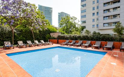 Swimming pool of Flat for sale in  Barcelona Capital  with Air Conditioner, Heating and Terrace