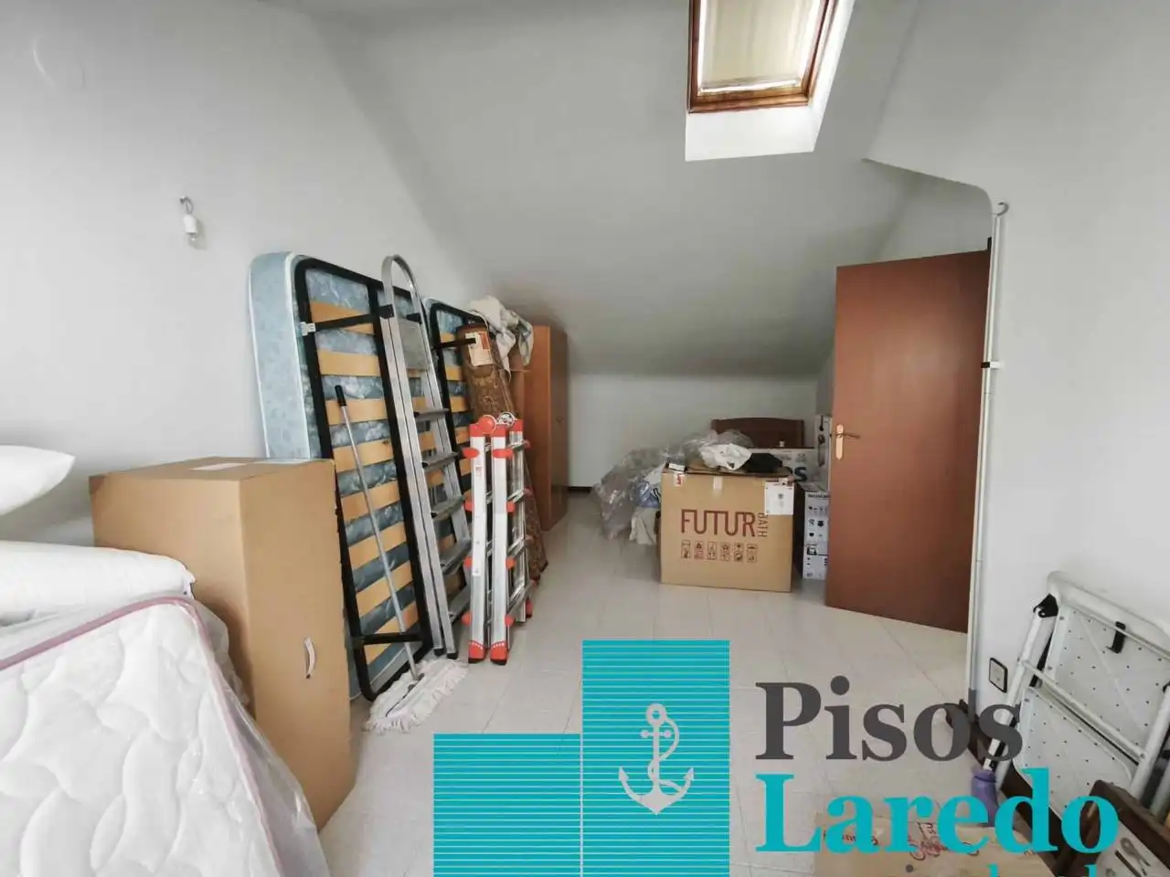 Casa adosada en venda en Laredo amb Calefacció, Jardí privat i Parquet