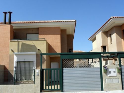 Single-family semi-detached to rent in Calle los Carboneros, Almensilla