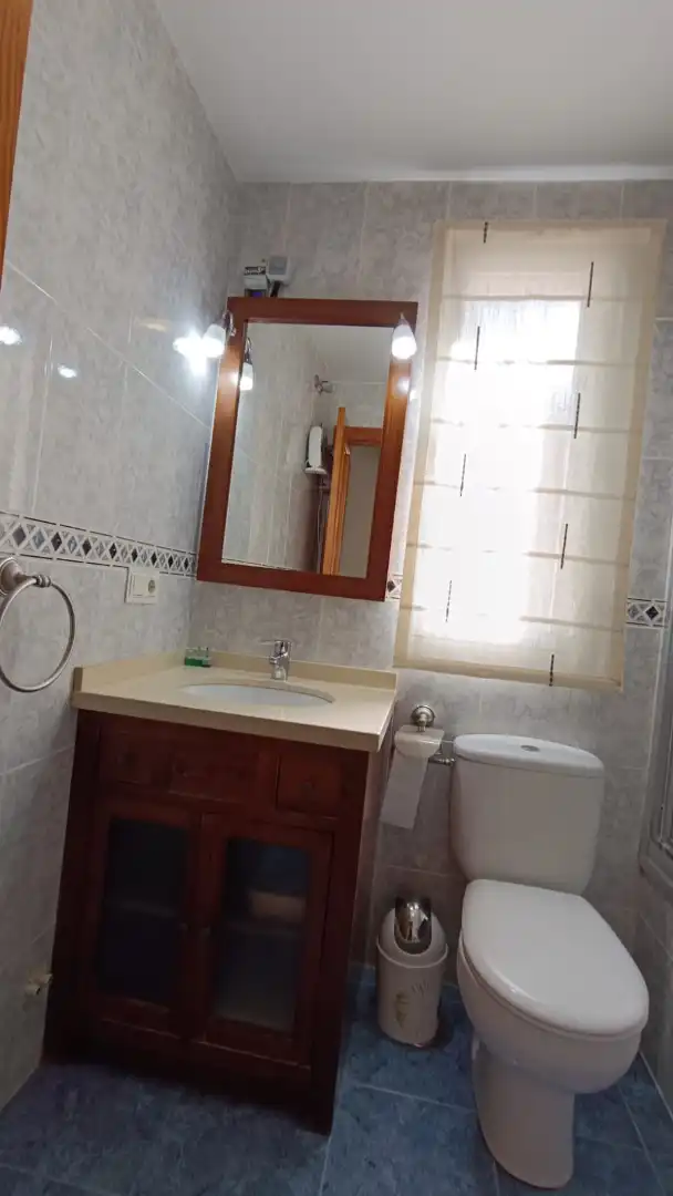 Baño de Casa adosada de alquiler en La Zubia con Amueblado, Horno y Lavadora