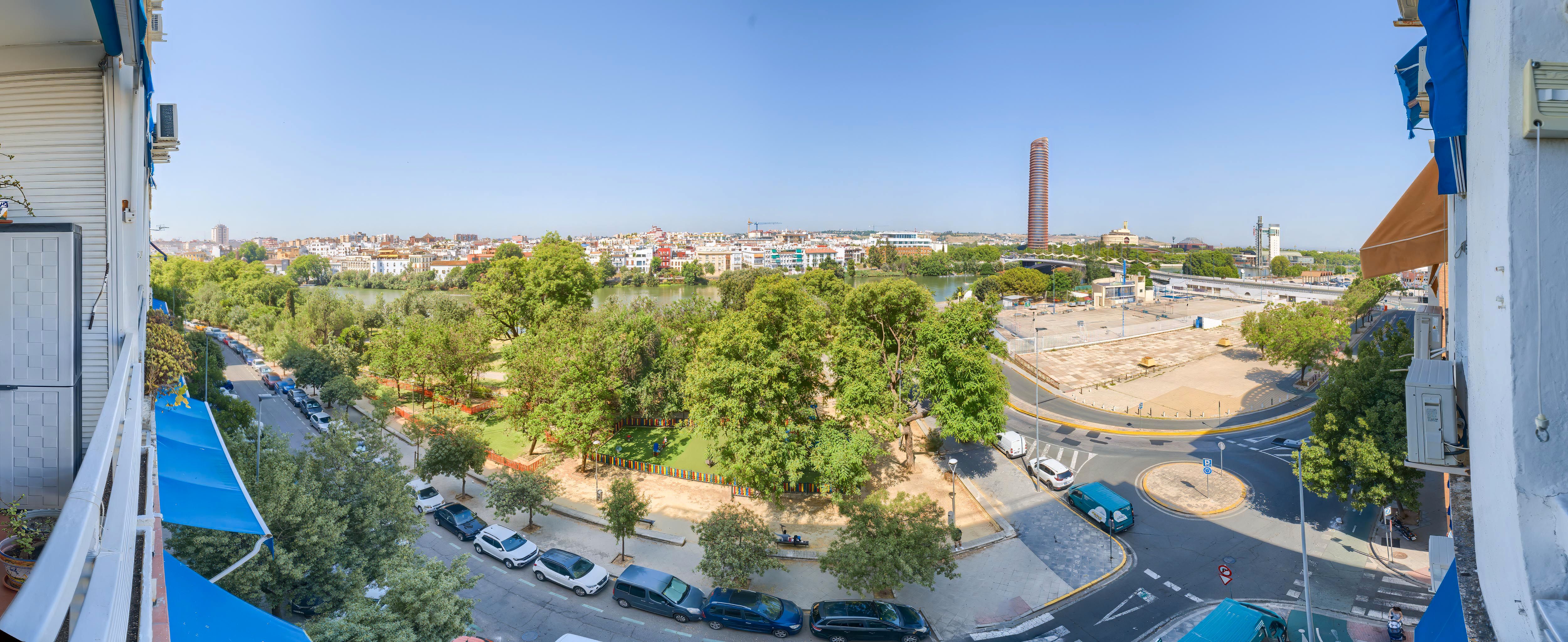 Vista exterior de Apartament en venda en  Sevilla Capital