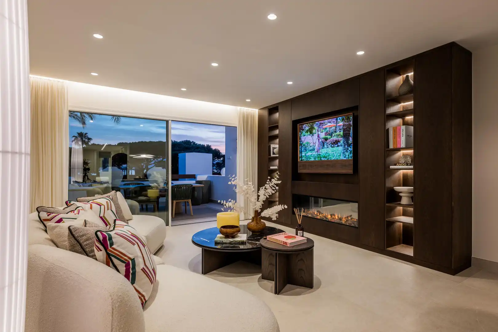Living room of Apartments for sale in Marbella  with Air Conditioner, Heating and Alarm