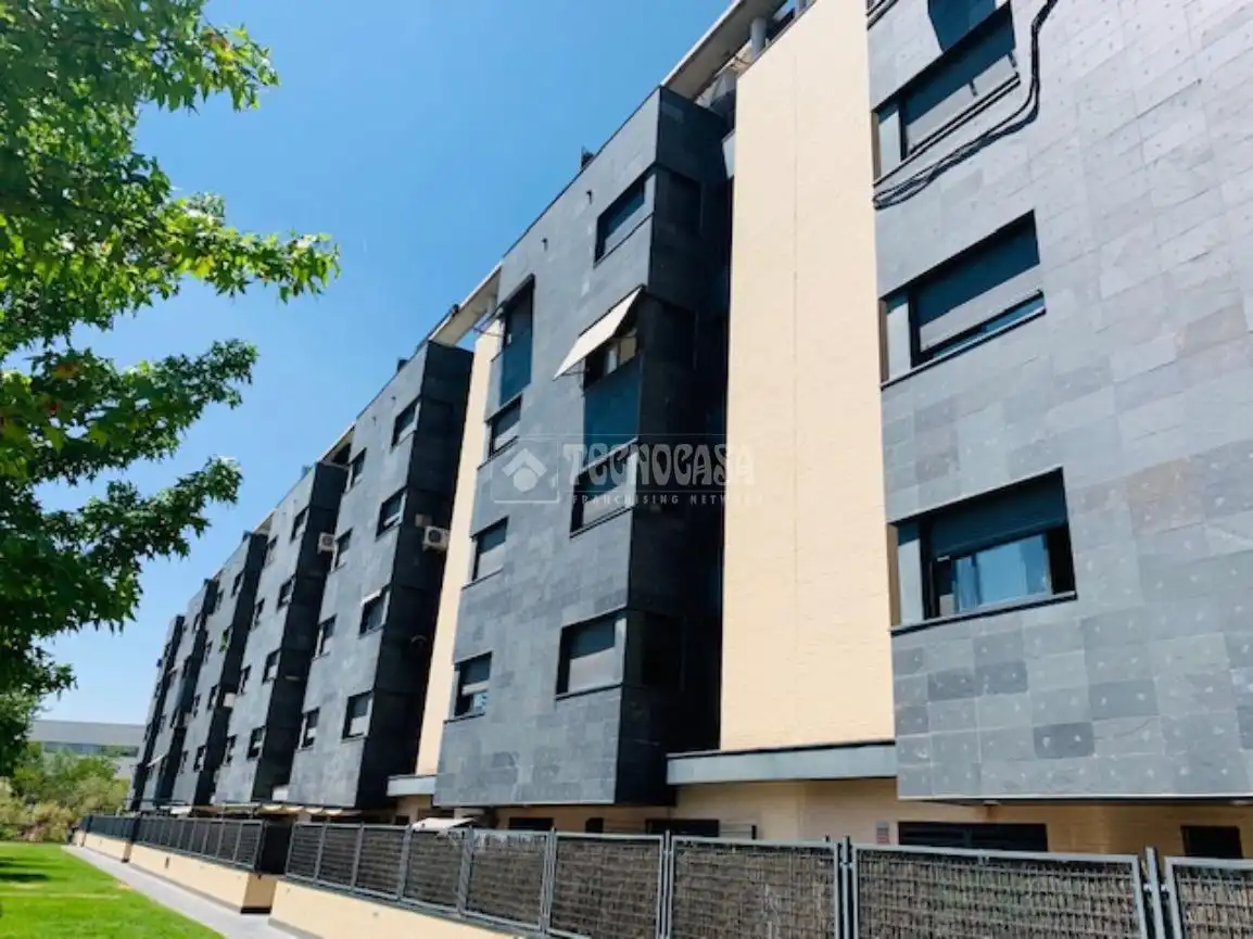 Vista exterior de Piso en venta en Valdemoro con Piscina comunitaria