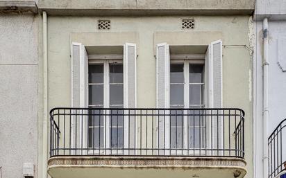 Exterior view of Single-family semi-detached for sale in Badalona  with Balcony