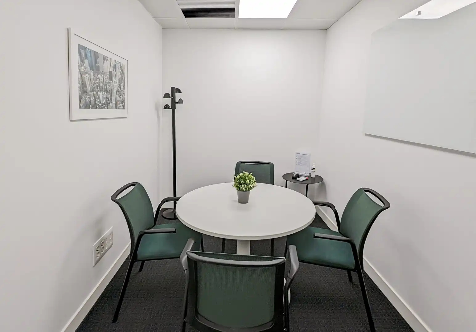 Büro zur Miete in Madrid mit Klimaanlage, Heizung und Möbliert