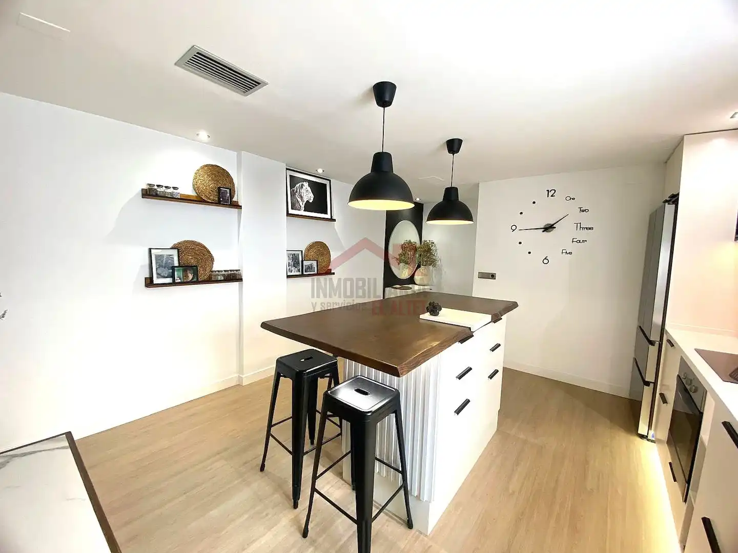Küche von Wohnung zum Verkauf in Elche / Elx mit Klimaanlage, Heizung und Ofen