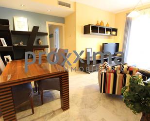 Living room of Flat for sale in  Sevilla Capital  with Air Conditioner, Heating and Parquet flooring