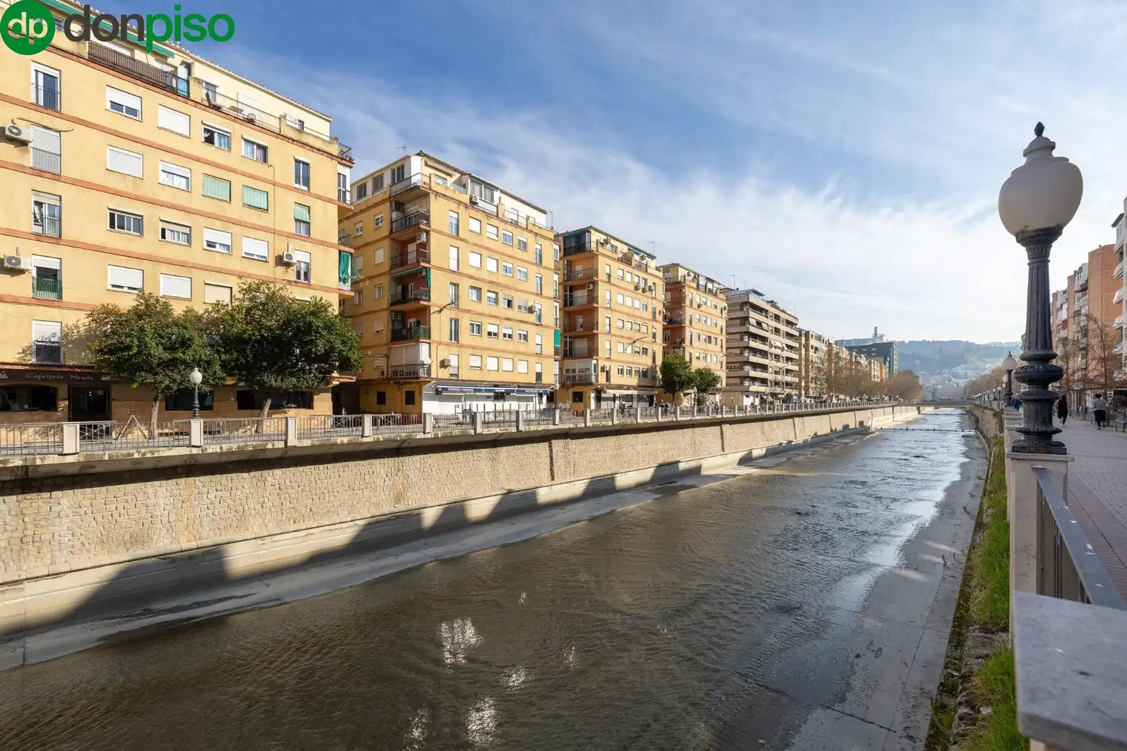 Vista exterior de Piso en venta en Granada
