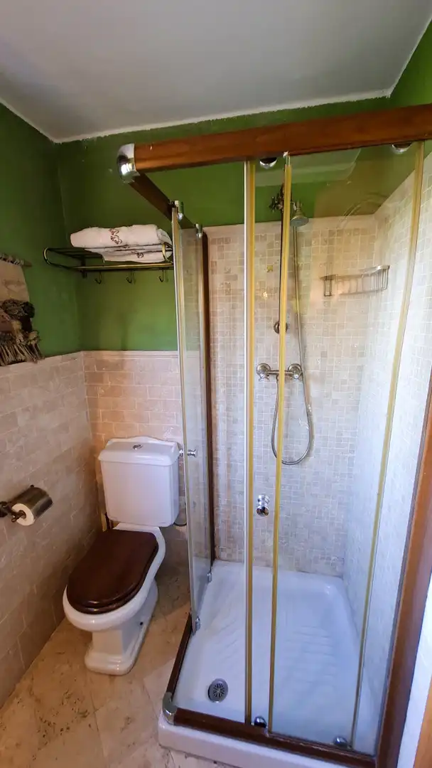 Baño de Casa o chalet de alquiler en Gijón  con Calefacción, Jardín privado y Parquet